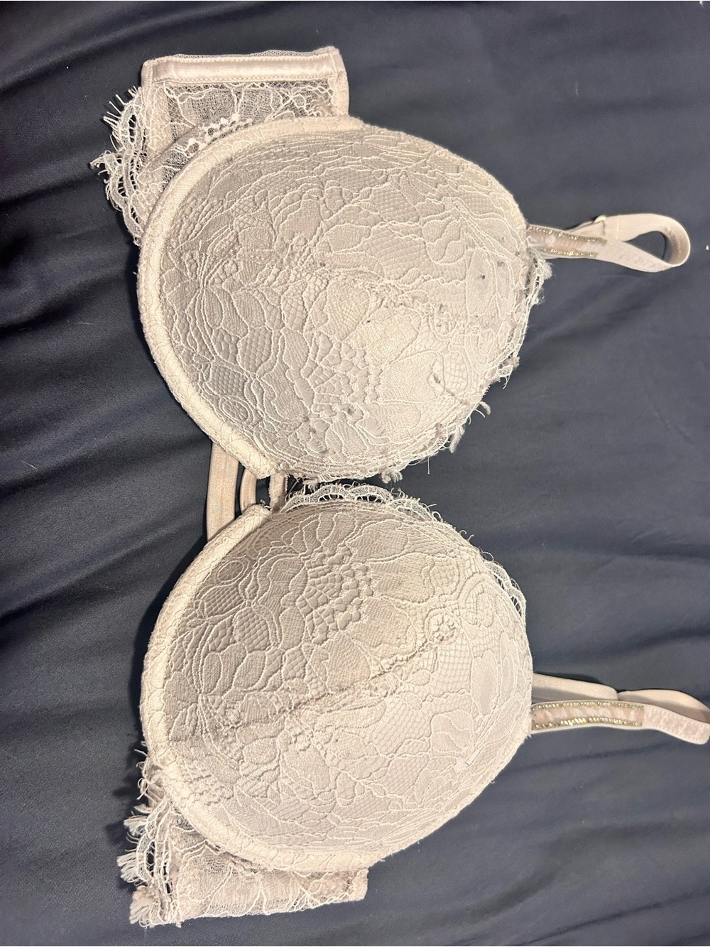 Victoria's Secret Lace Push-Up Bra in Light Beige